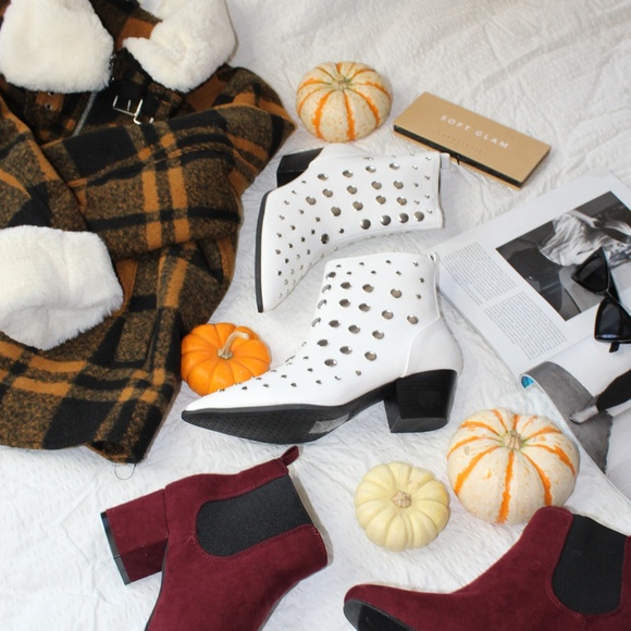 🚨LAST PAIR//The Tabitha// White Studded Bootie - Picture 4 of 5